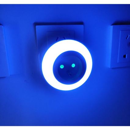 LED Orientacijska svetilka s senzorjem mraka za v vtičnico LED/0,6W/230V
