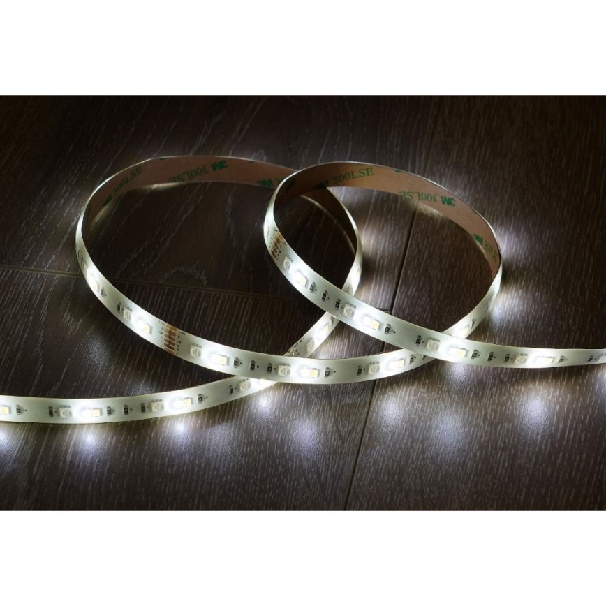 LED RGBW Pametni zatemnitveni trak 5m LED/230V 2700-6500K Wi-Fi Tuya + Daljinski upravljalnik