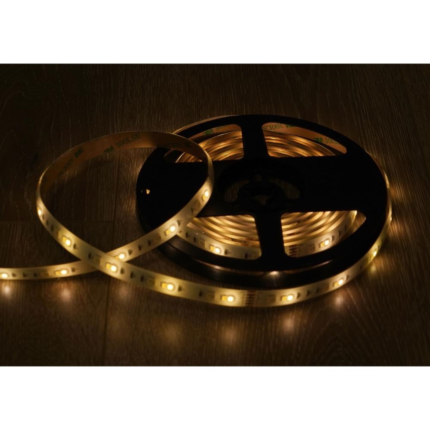 LED RGBW Pametni zatemnitveni trak 5m LED/230V 2700-6500K Wi-Fi Tuya + Daljinski upravljalnik