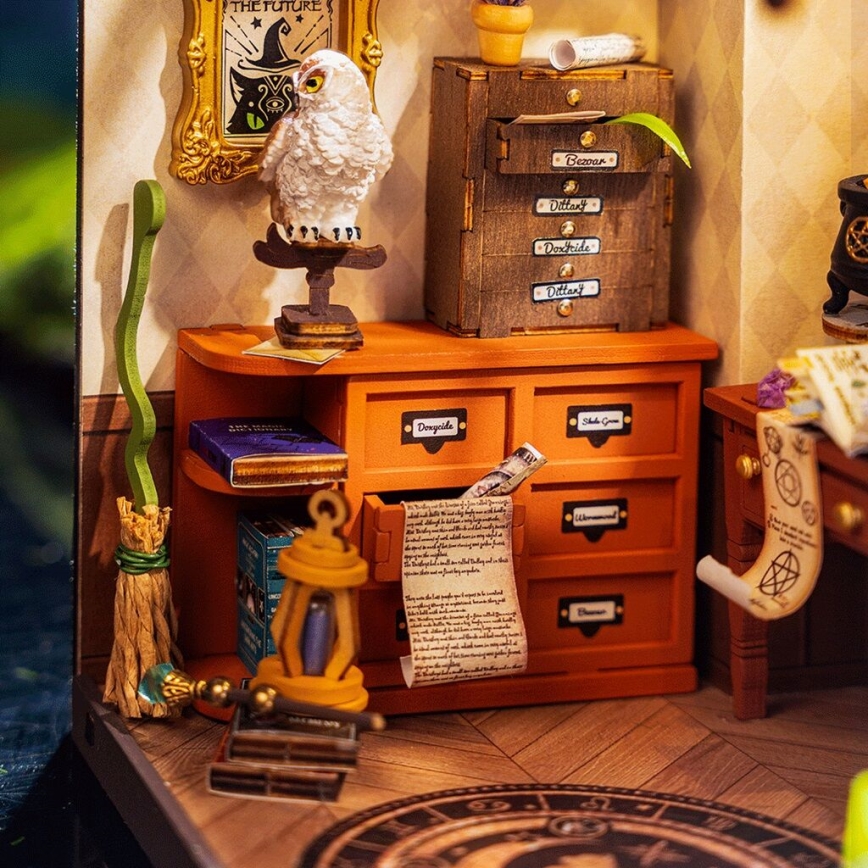 RoboTime - Miniaturna hiša Wizard's study 2xAAA