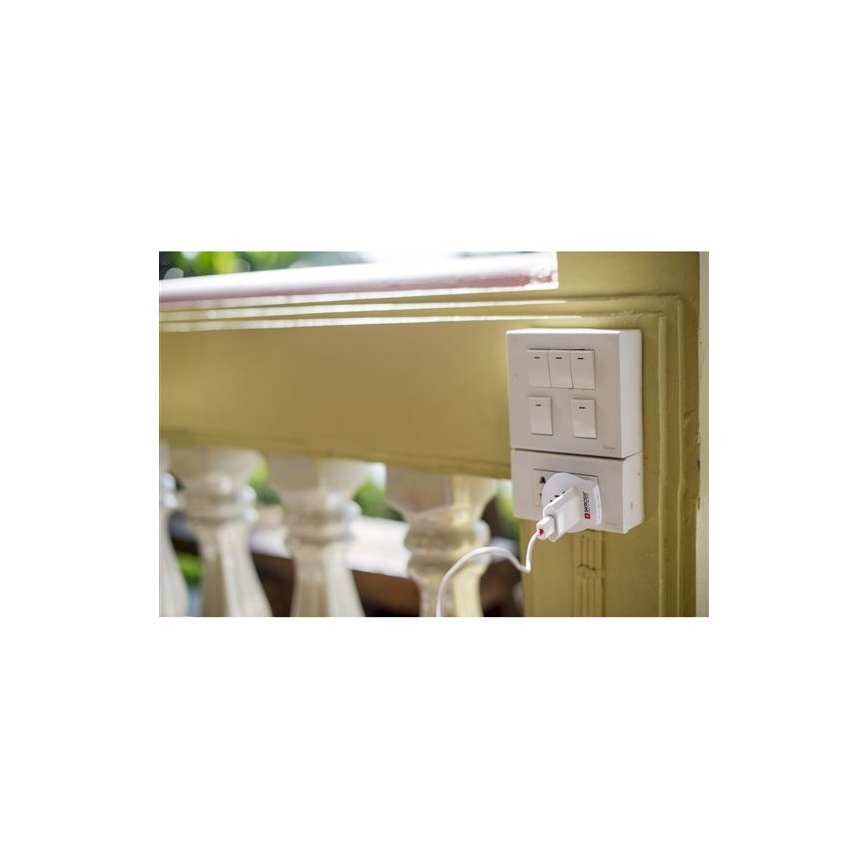 SKROSS - Univerzalni potovalni adapter 230V