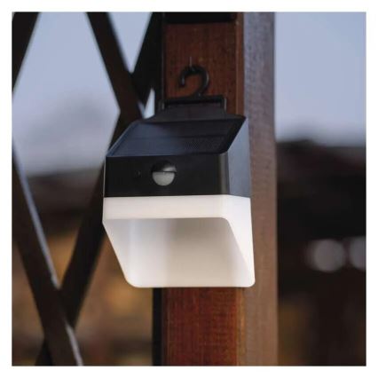 Solarna stenska svetilka s senzorjem LUMI LED/3,7W IP65 črna