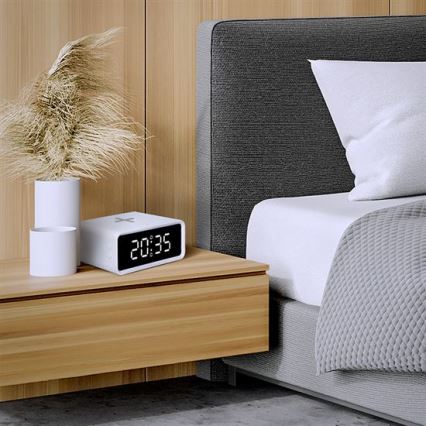 Digitalna ura z Qi brezžičnim polnilcem 230V/CR2032 bela