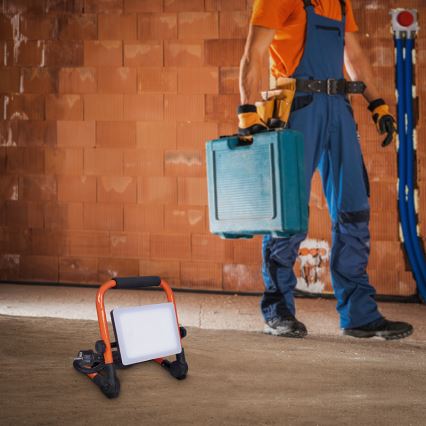 LED reflektor s stojalom LED/30W/230V 4000K IP65