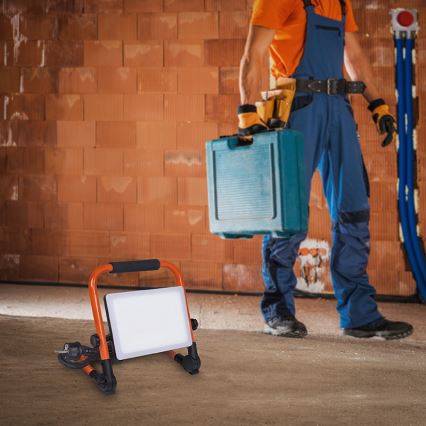 LED reflektor s stojalom LED/50W/230V 4000K IP65