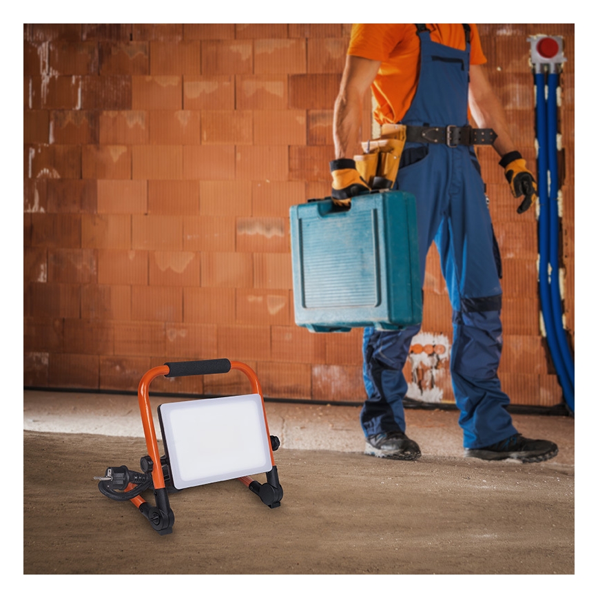 LED reflektor s stojalom LED/50W/230V 4000K IP65