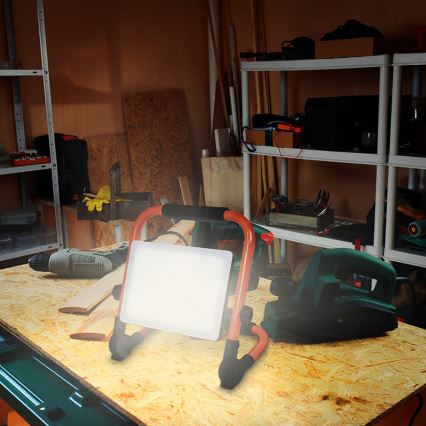 LED reflektor s stojalom LED/50W/230V 4000K IP65