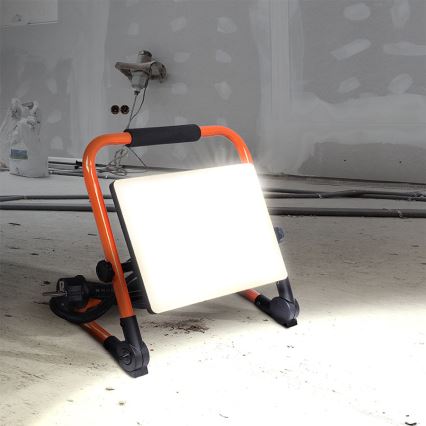 LED reflektor s stojalom LED/50W/230V 4000K IP65