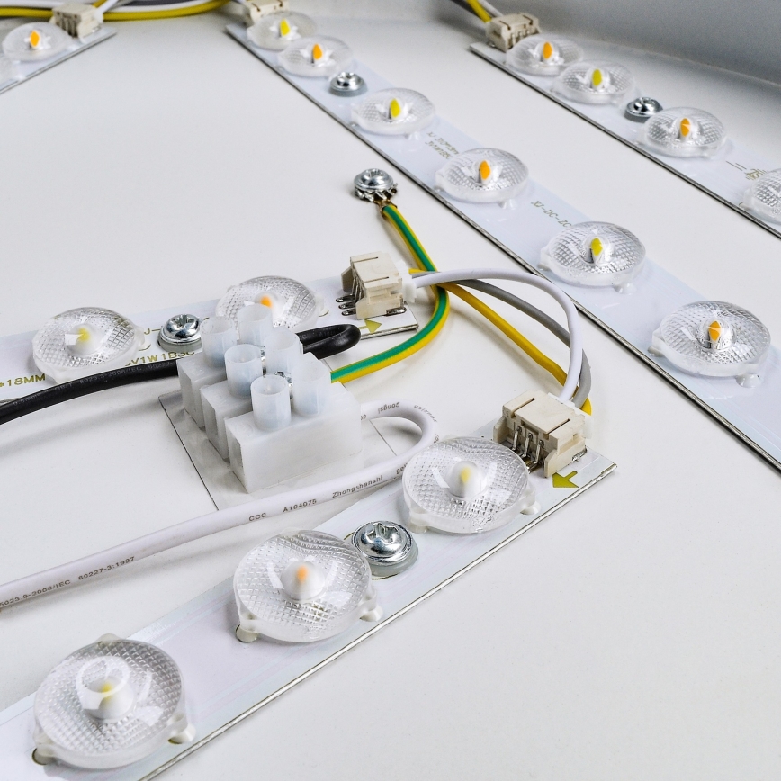 LED Zatemnitvena stropna svetilka LED/50W/230V 3000-6000K + Daljinski upravljalnik