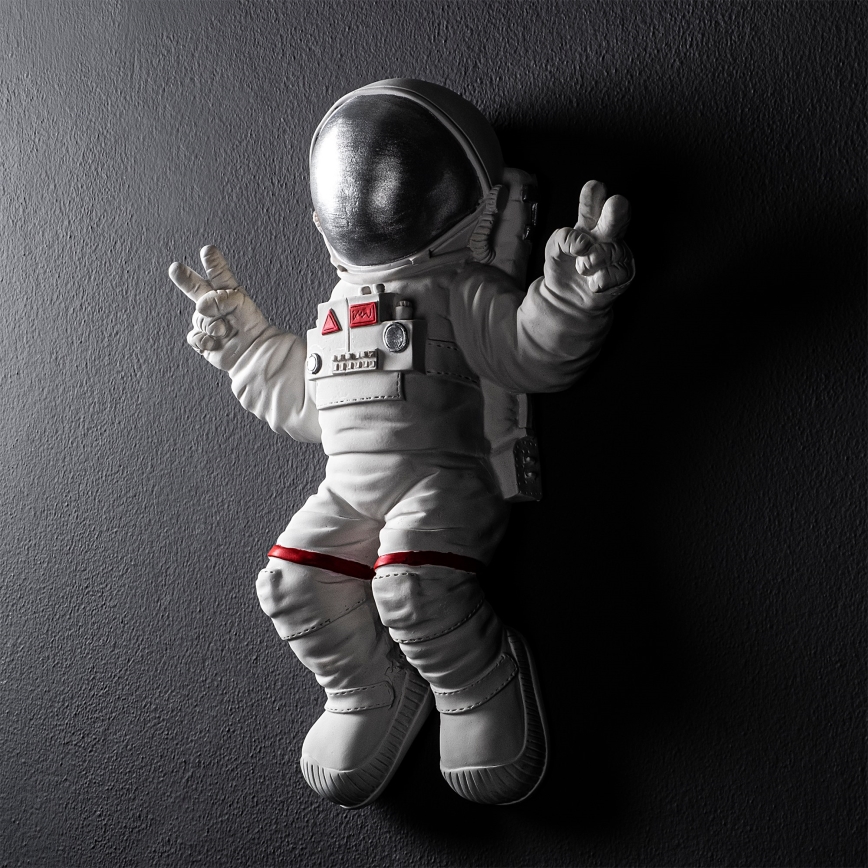 Stenska dekoracija 47x35 cm astronaut srebrna