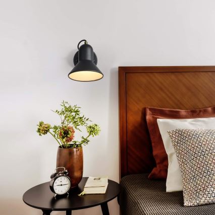 Stensko usmerjeno svetilo ASTAMA 1xE27/40W/230V, črna/medenina