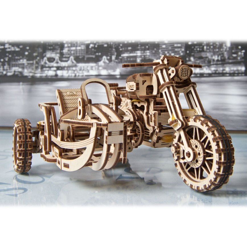 Ugears - 3D lesena mehanska sestavljanka Scrambler motorcycle z košarica