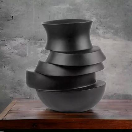 Vaza 38x33x36 cm iz smole/mat črna