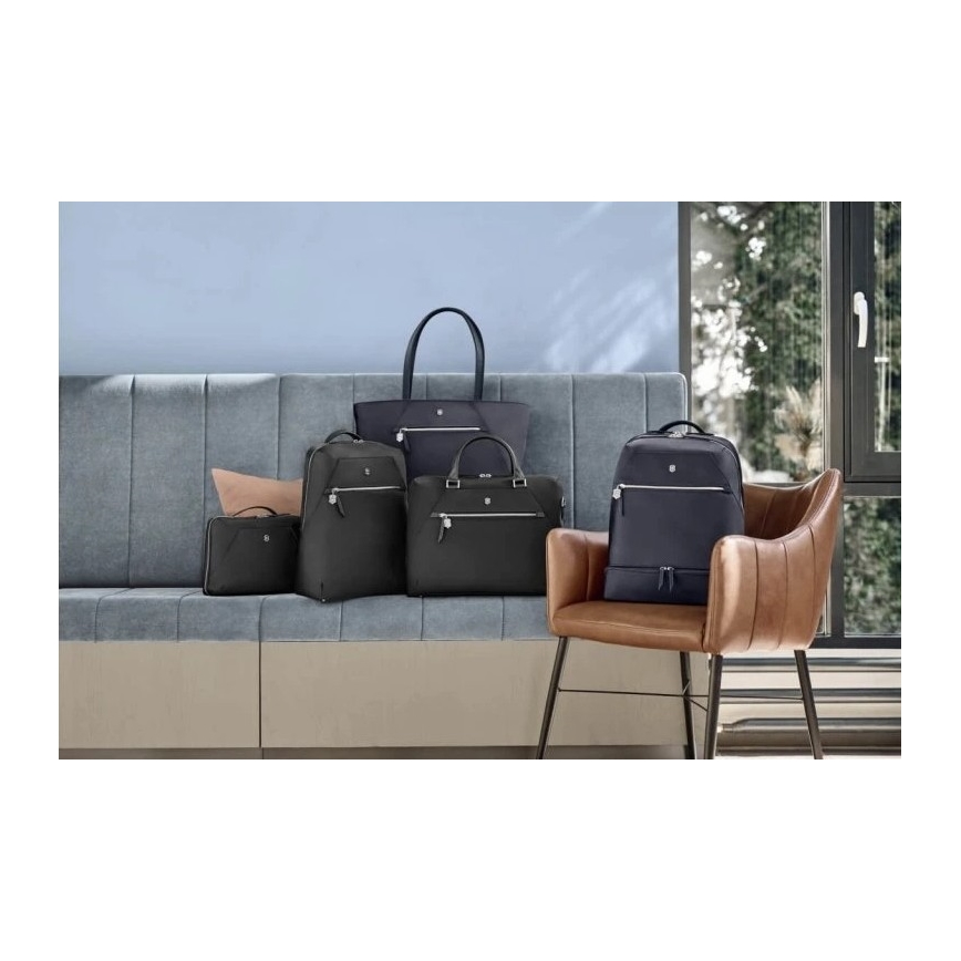 Victorinox - Kozmetična torbica Victoria Signature Beauty 6 l črna