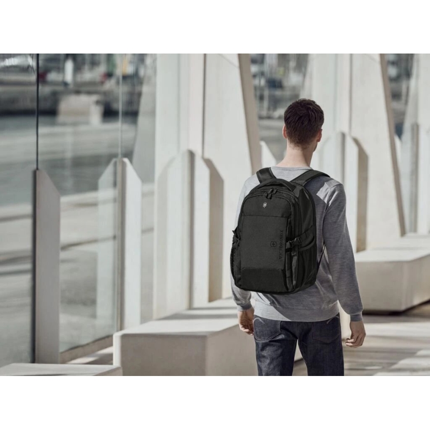 Victorinox - Nahrbtnik za prenosni računalnik 16" Deluxe Vx Sport EVO 32 l črna