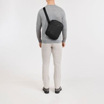 Victorinox - Ramenska torba Altmont Modern 6 l črna