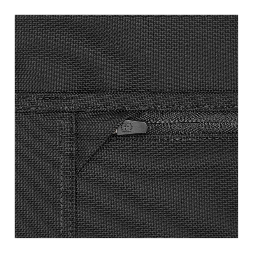 Victorinox - Ramenska torba Mythic 2 l črna