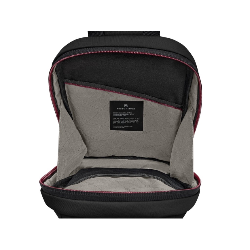 Victorinox - ramenska torba Travel Essentials 5 l črna