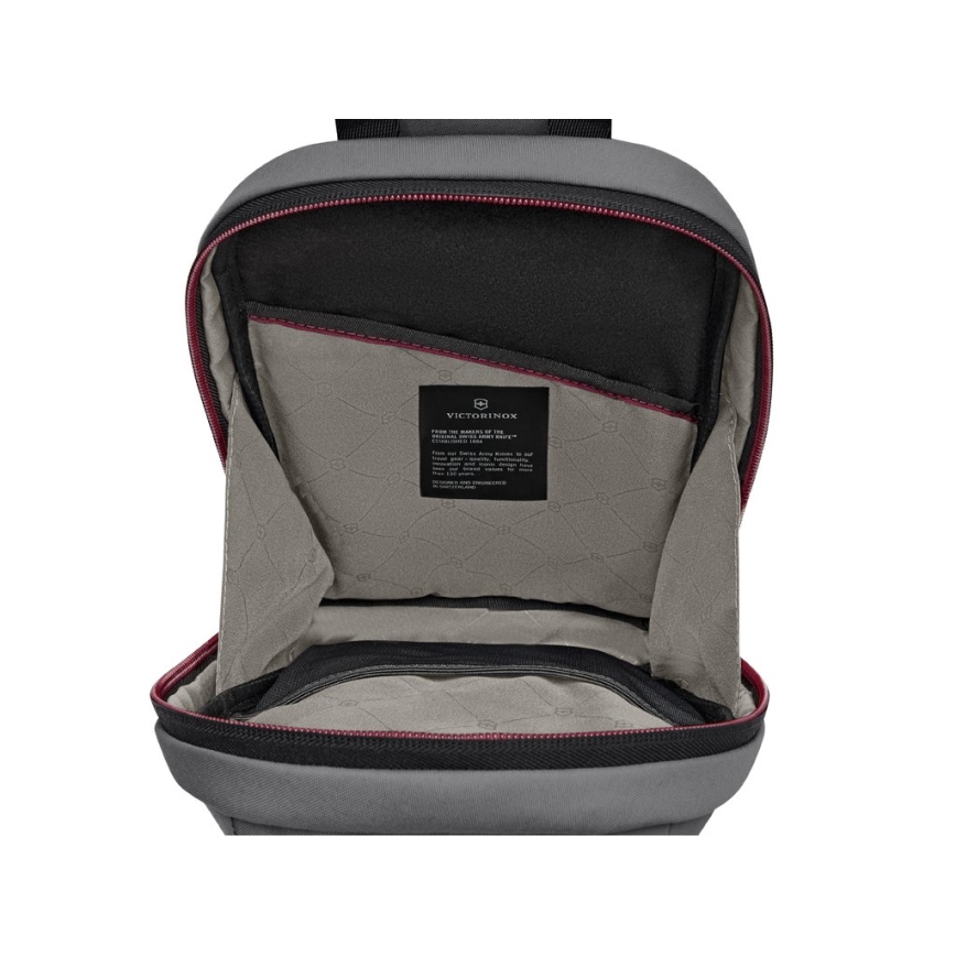 Victorinox - Ramenska torba Travel Essentials 5 l siva