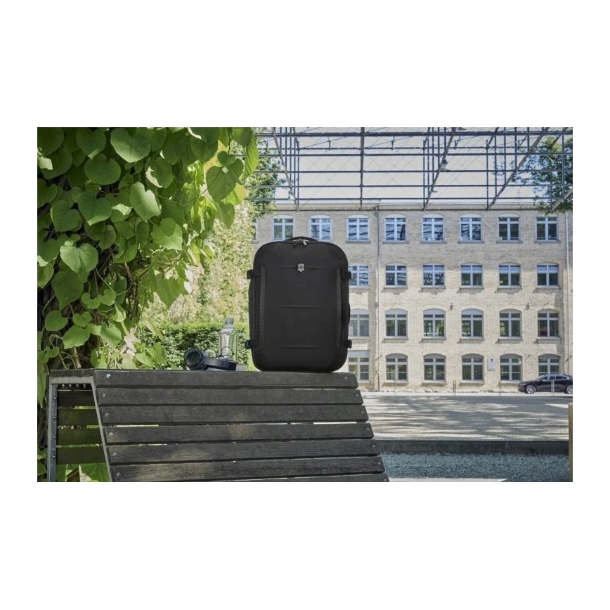 Victorinox - Raztegljiv nahrbtnik Crosslight Boarding 37 l črna