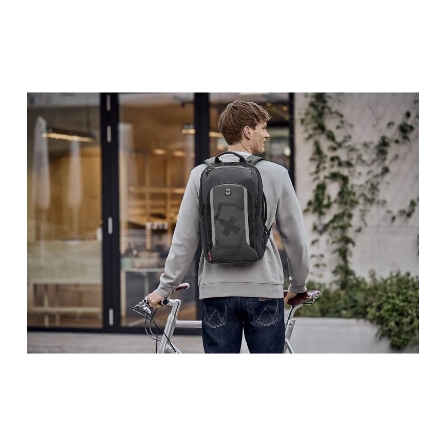 Victorinox - Raztegljiv nahrbtnik Touring 2.0 Traveler 33 l črna
