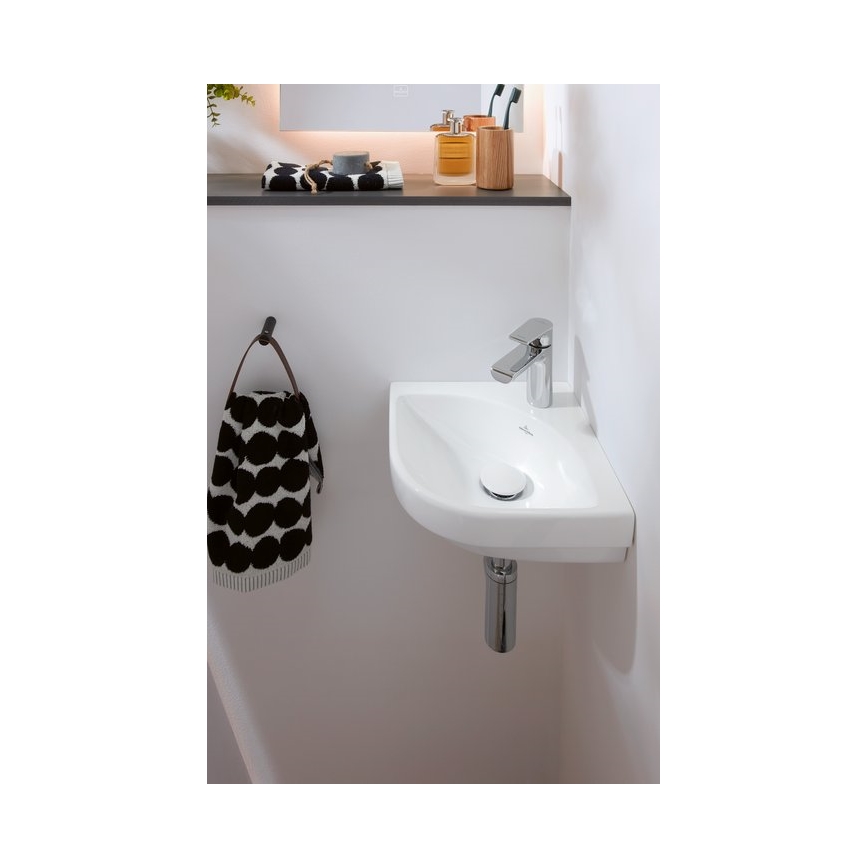 Villeroy & Boch 43714601 - Viseči kotni umivalnik SUBWAY 3.0 32x32 cm keramika/bela
