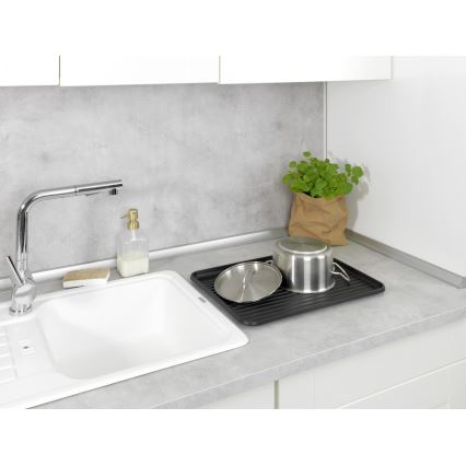 WENKO 54798100 - Ocedilo za posodo AMY 42,5x31,5 cm v črni barvi