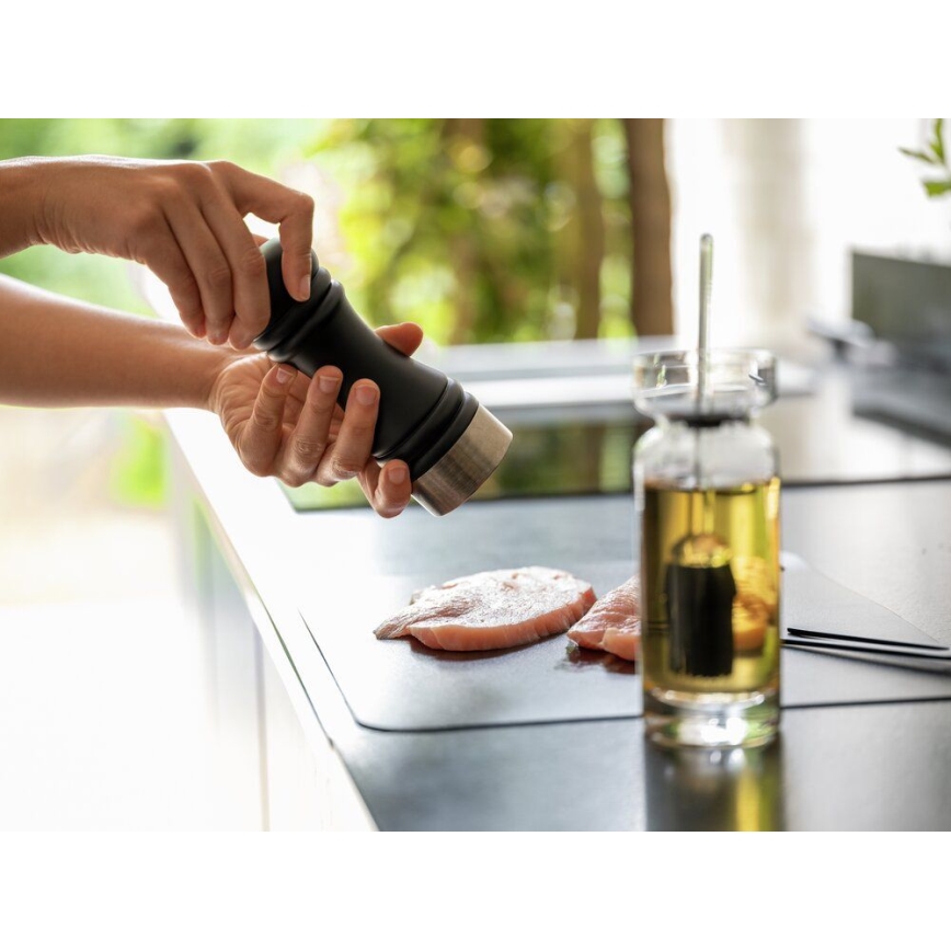 WENKO 55083100-Mlinček za poper BLACK OUTDOOR KITCHEN 5x17,5 cm črna/bela